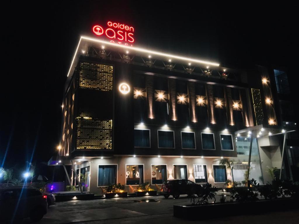 Golden Oasis Hotel Mahesana Екстер'єр фото