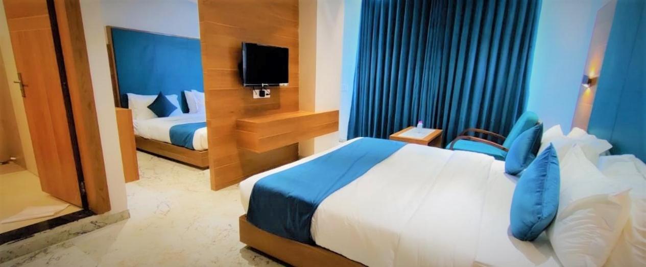 Golden Oasis Hotel Mahesana Екстер'єр фото
