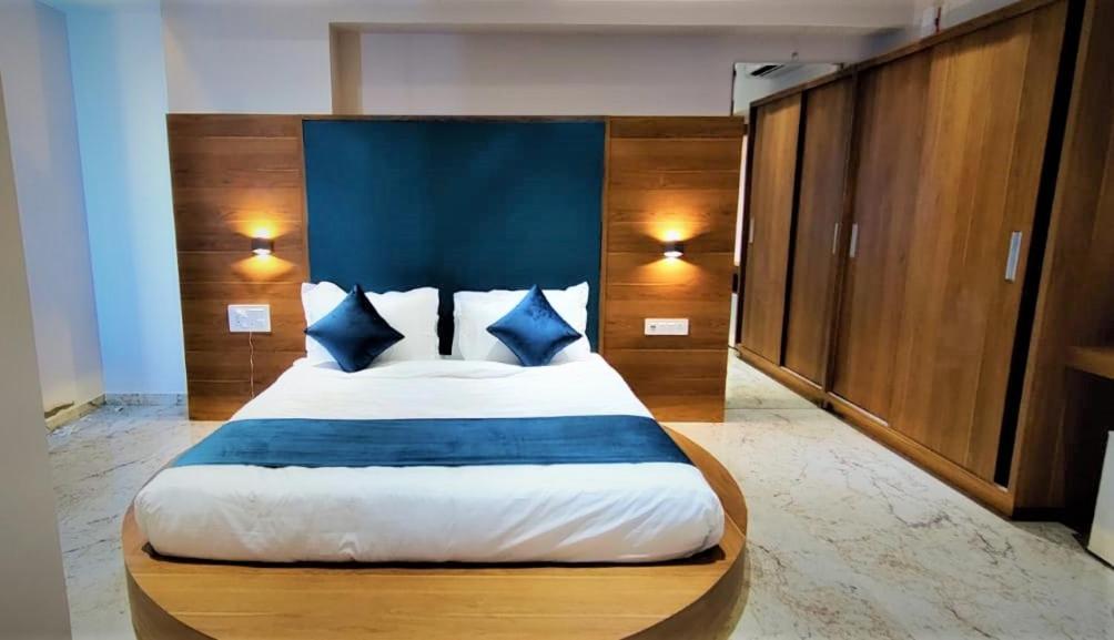 Golden Oasis Hotel Mahesana Екстер'єр фото